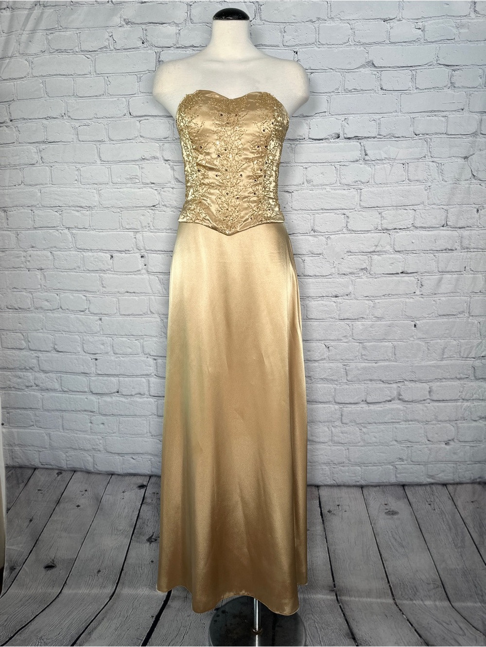 Vintage Gold Strapless Prom Dress with Embroidered Bodice